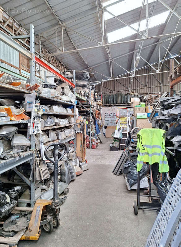 Commerce à VIC-LA-GARDIOLE