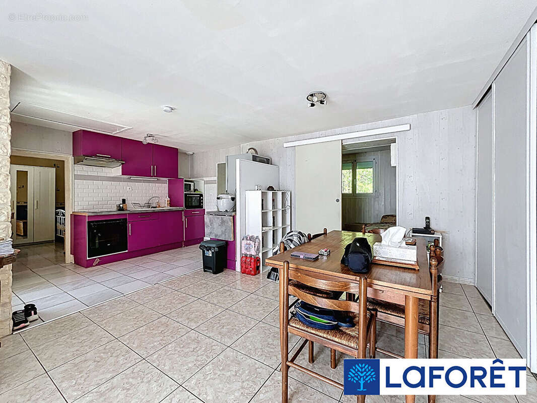 Maison à IS-SUR-TILLE