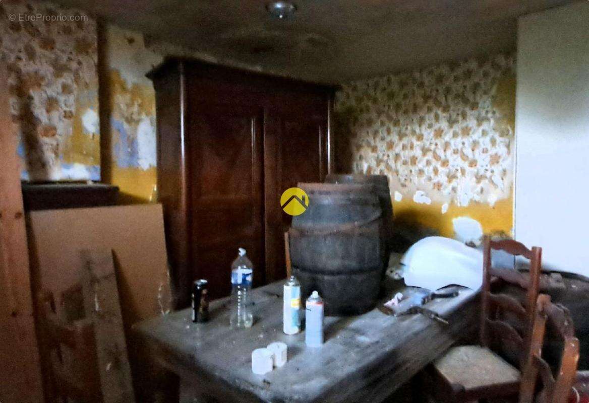 Maison à AINAY-LE-CHATEAU