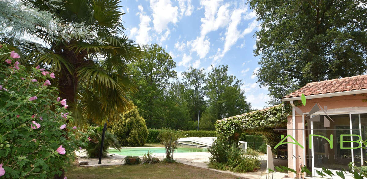 Maison 227 m² à Saint-Estephe  - photo 2