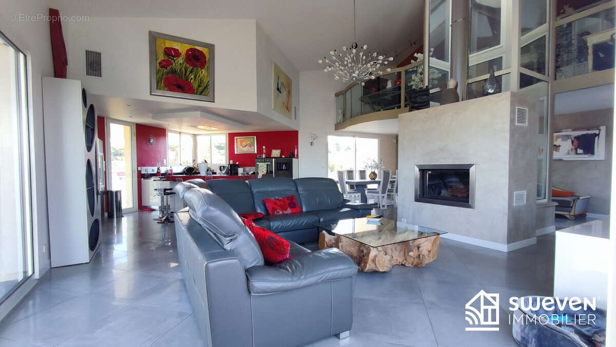 Maison à LACROIX-FALGARDE