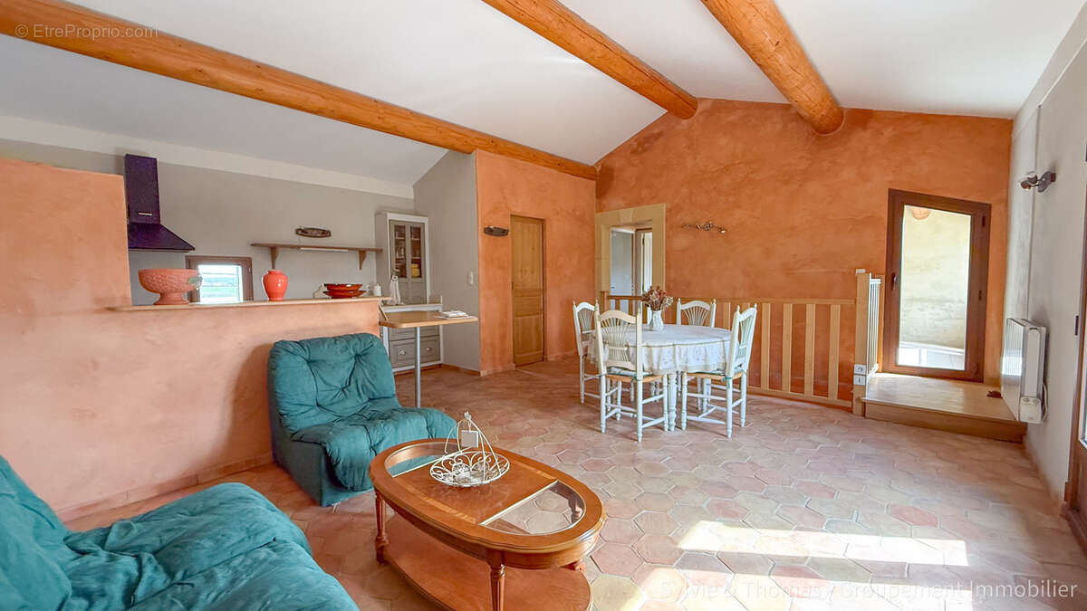 Maison à CADEROUSSE