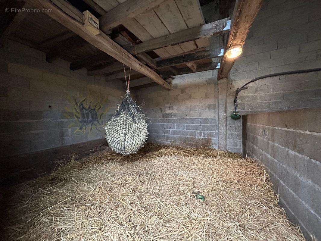 Maison à CREVECOEUR-LE-PETIT