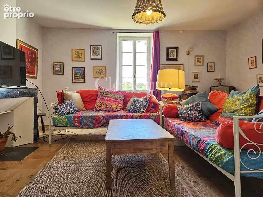 Entre Pellegrue et Gensac – Maison en pierre pleine de charme avec vue dégagée. piscine et potentiel locatif - photo 13