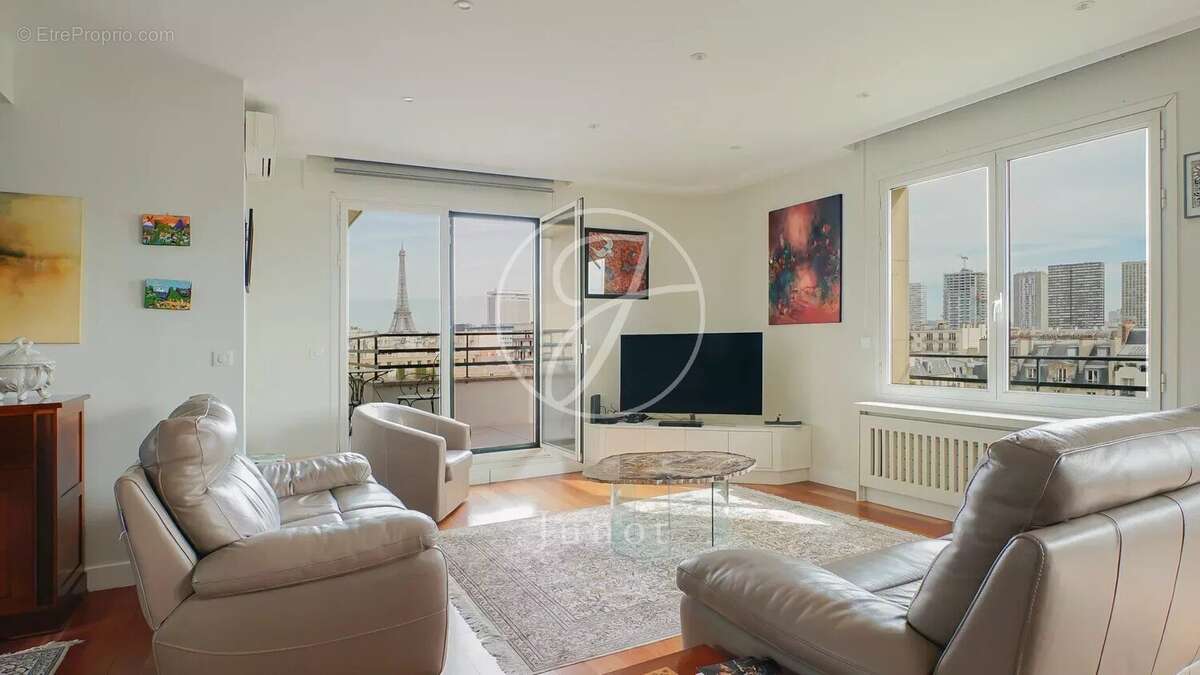 Appartement à PARIS-16E