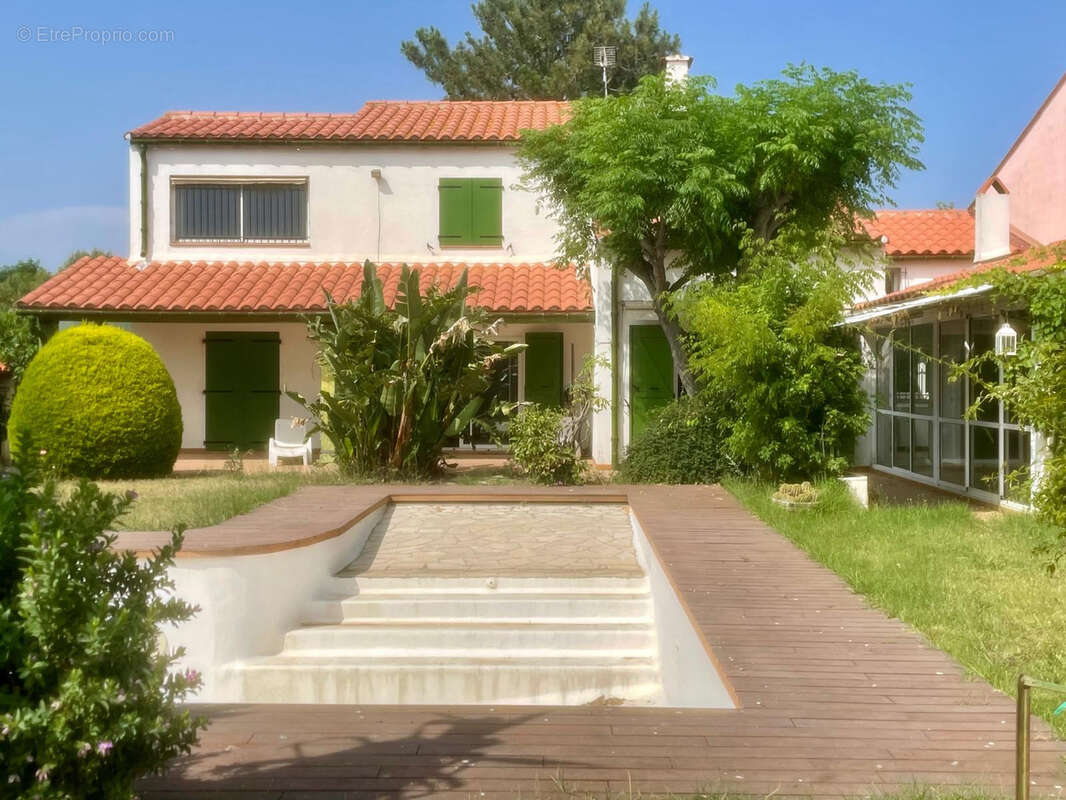 Maison à VILLENEUVE-DE-LA-RAHO