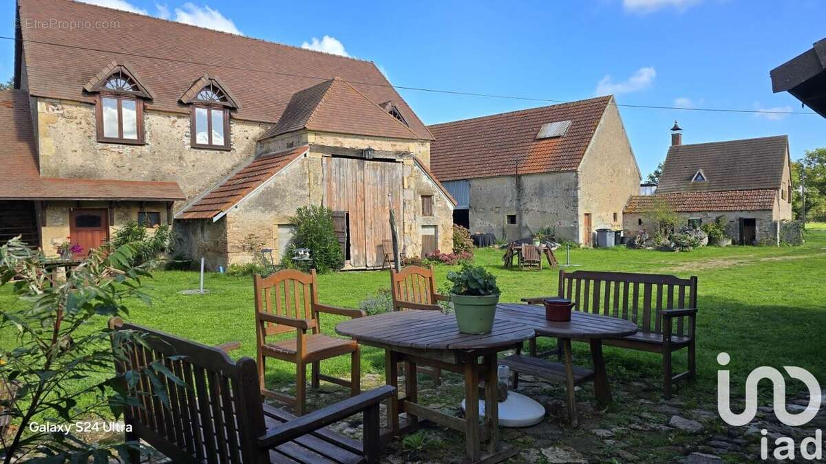 Photo 2 - Maison à SAINT-BONNET-TRONCAIS