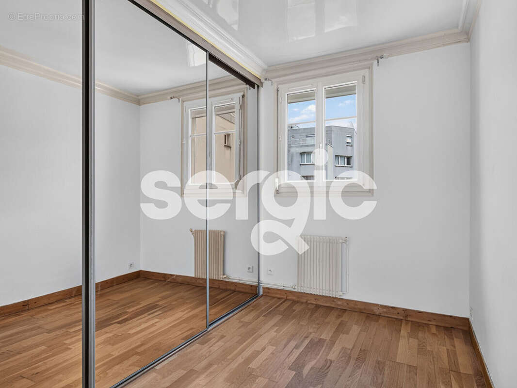 Appartement à PARIS-14E