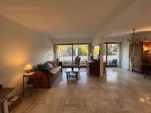 Appartement de type F3/F4 Cannes de plus de 78 m2 - photo 2