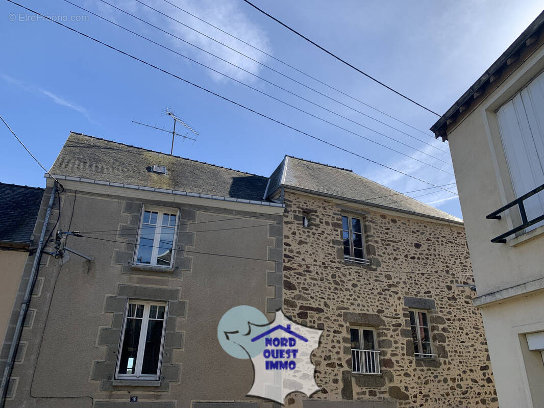 Maison à AMBRIERES-LES-VALLEES