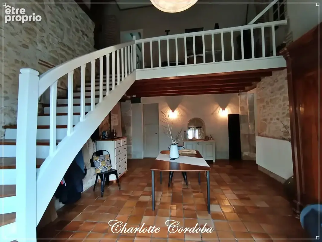 Maison en pierre de 313 m² avec vue panoramique et près de 2 hectares de terrain - photo 4