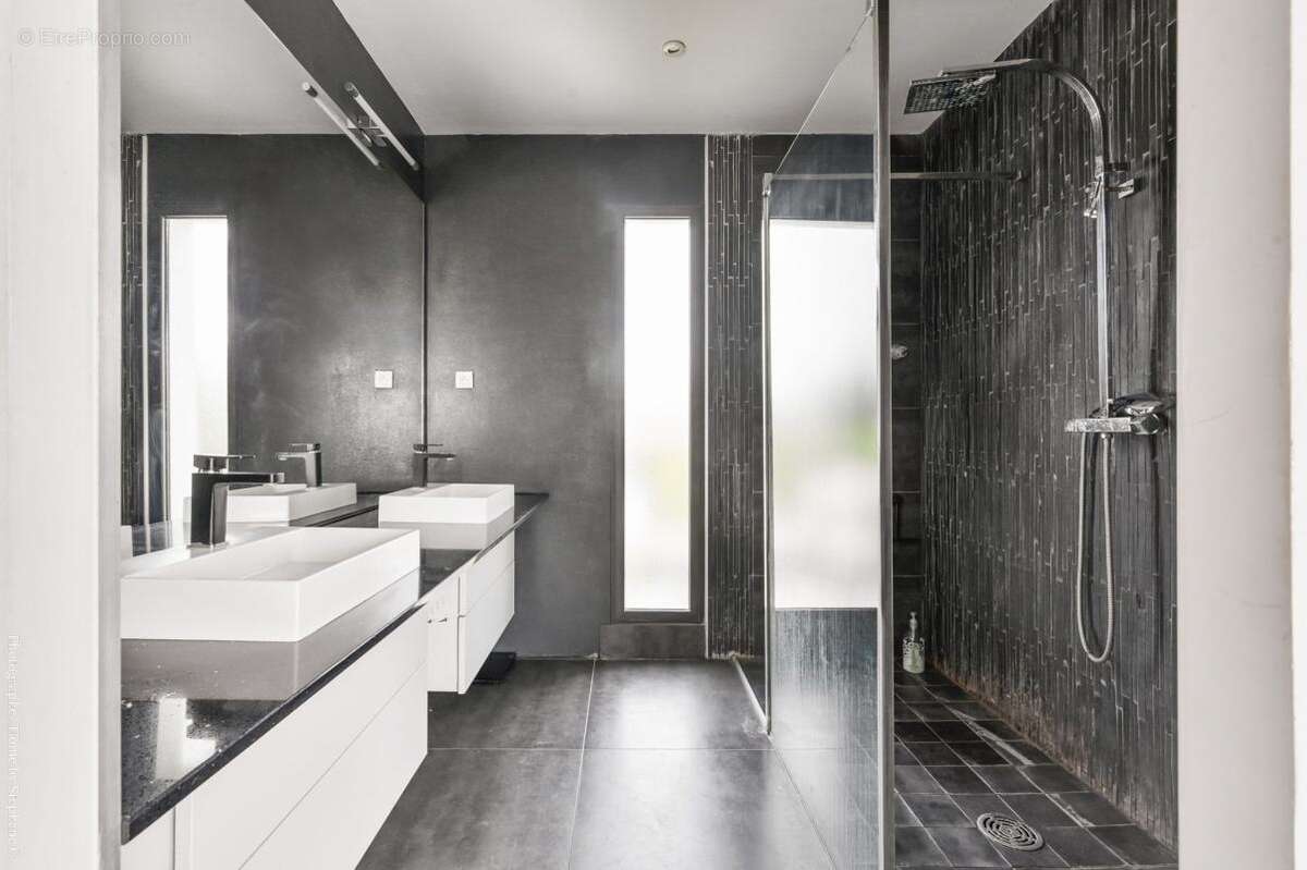 Sanary sur Mer - Villa d’exception de 250 m² – Piscine à débordement - photo 20