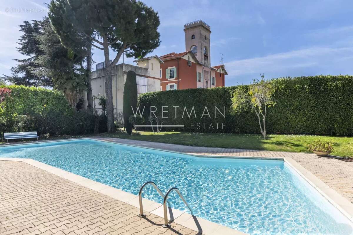 Appartement à SAINT-LAURENT-DU-VAR