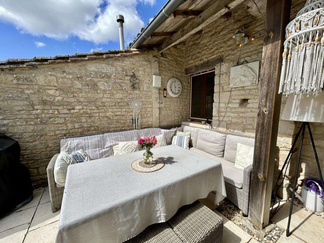 Élégant Corps de ferme de 4 Chambres avec Piscine et Court d - photo 18