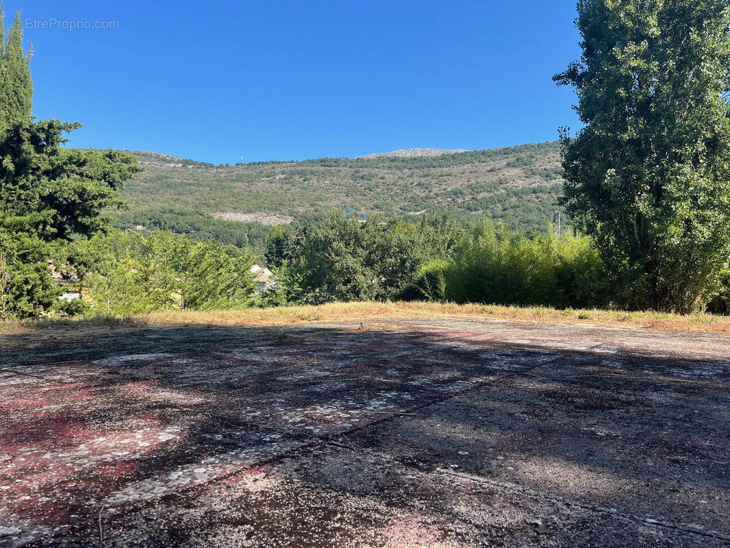 Terrain à SAINT-VALLIER-DE-THIEY