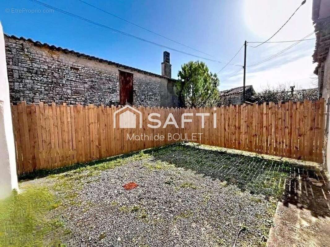Maison 81 m² à Saint-Mande-Sur-Bredoire  - photo 2