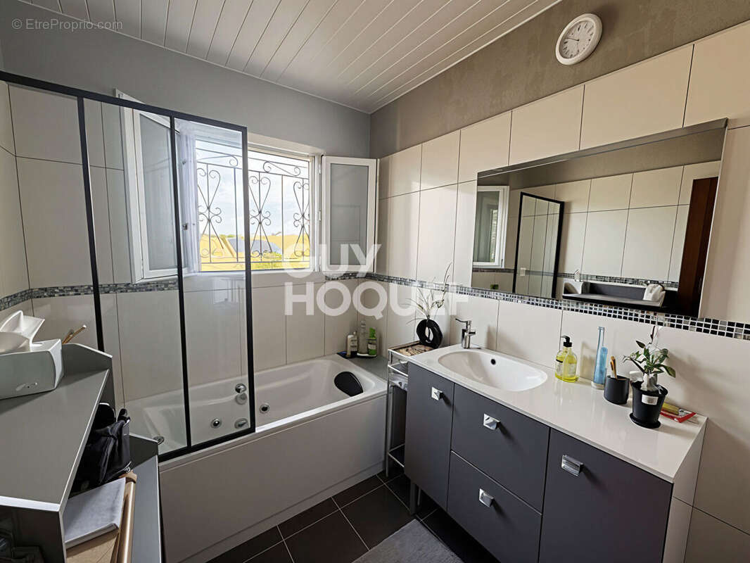 Maison spacieuse  (137 m²) à vendre à Saint Paul Les Fonts - 4 chambres et piscine ! - photo 5