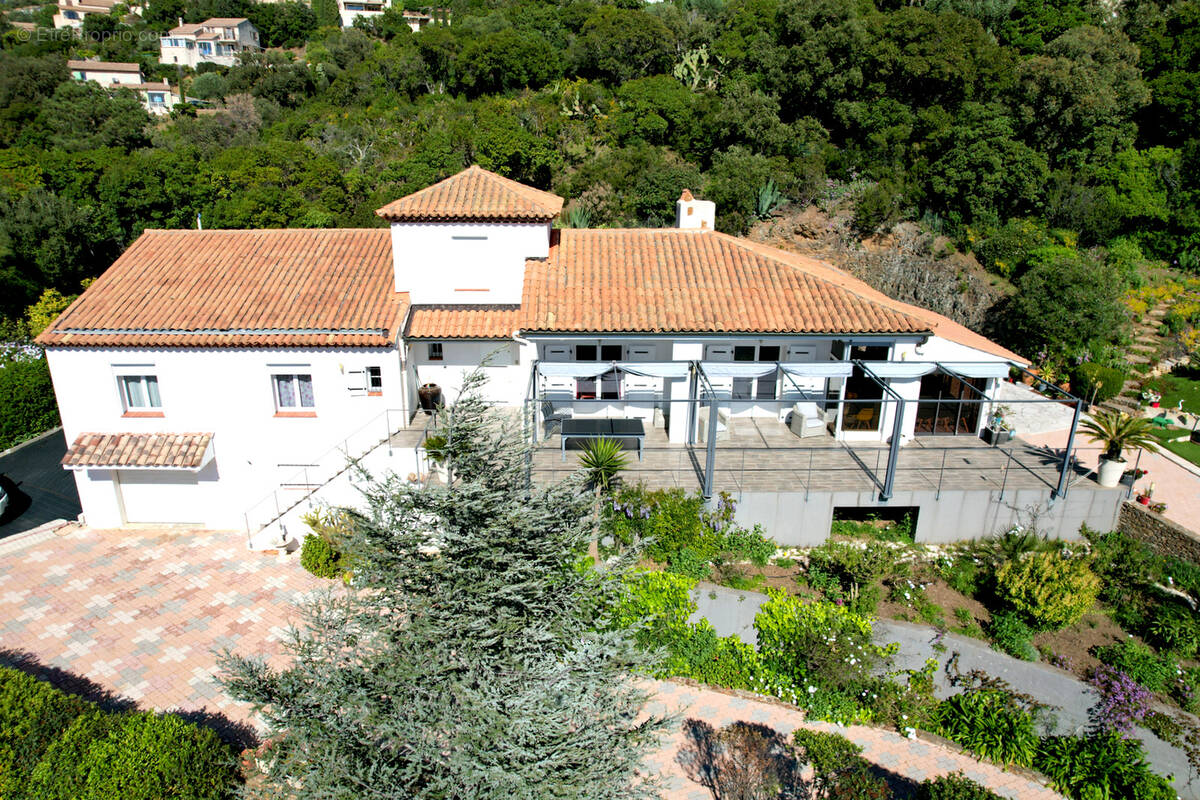 Maison à LES ISSAMBRES