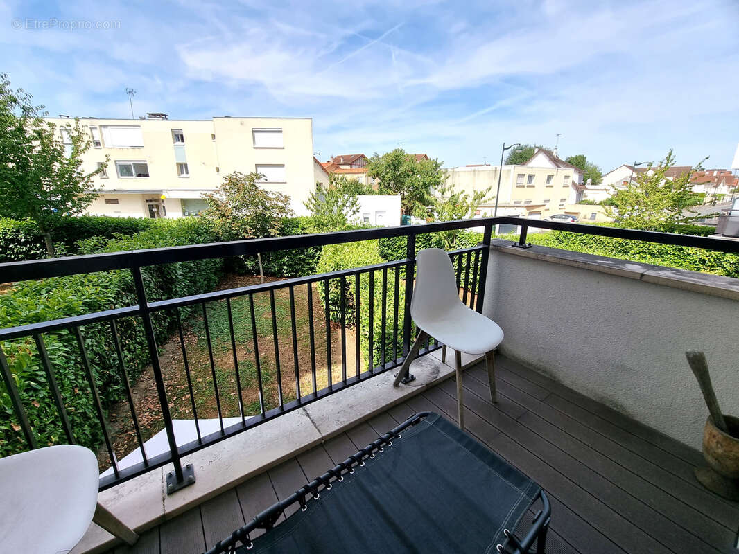 La rochette centre ville - appartement 2 pieces - 1 chambre - balcon - parking privatif sous sol - photo 2