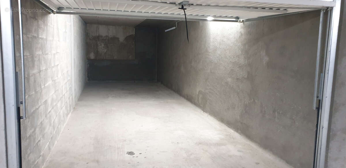 Parking à CAGNES-SUR-MER