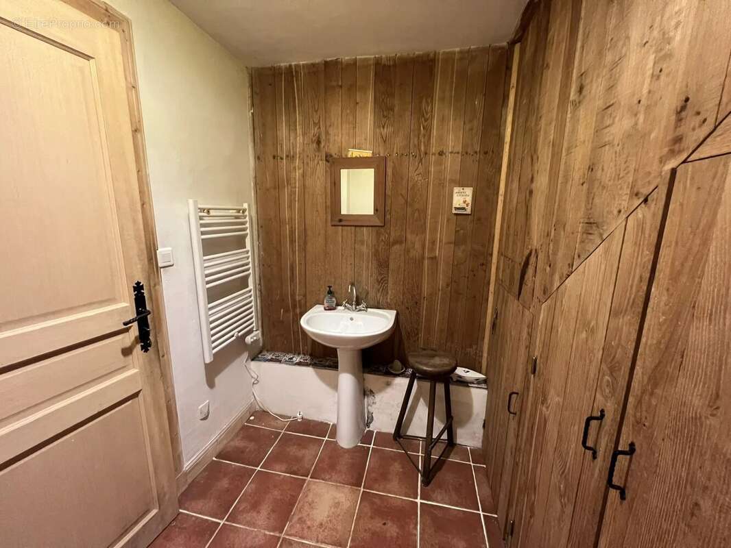 Maison en pierre de 300m² - 4 chambres et jardin joli - photo 10