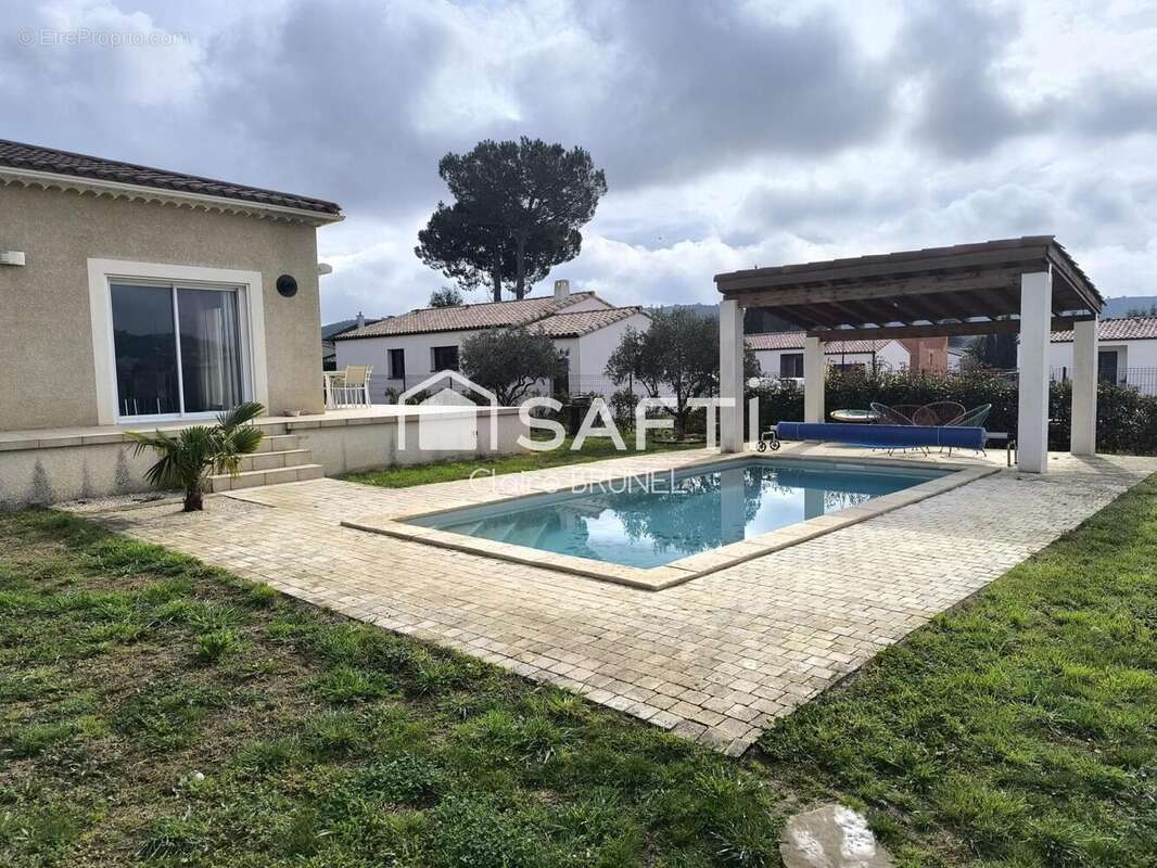 Photo 2 - Maison à SAINT-JULIEN-LES-ROSIERS
