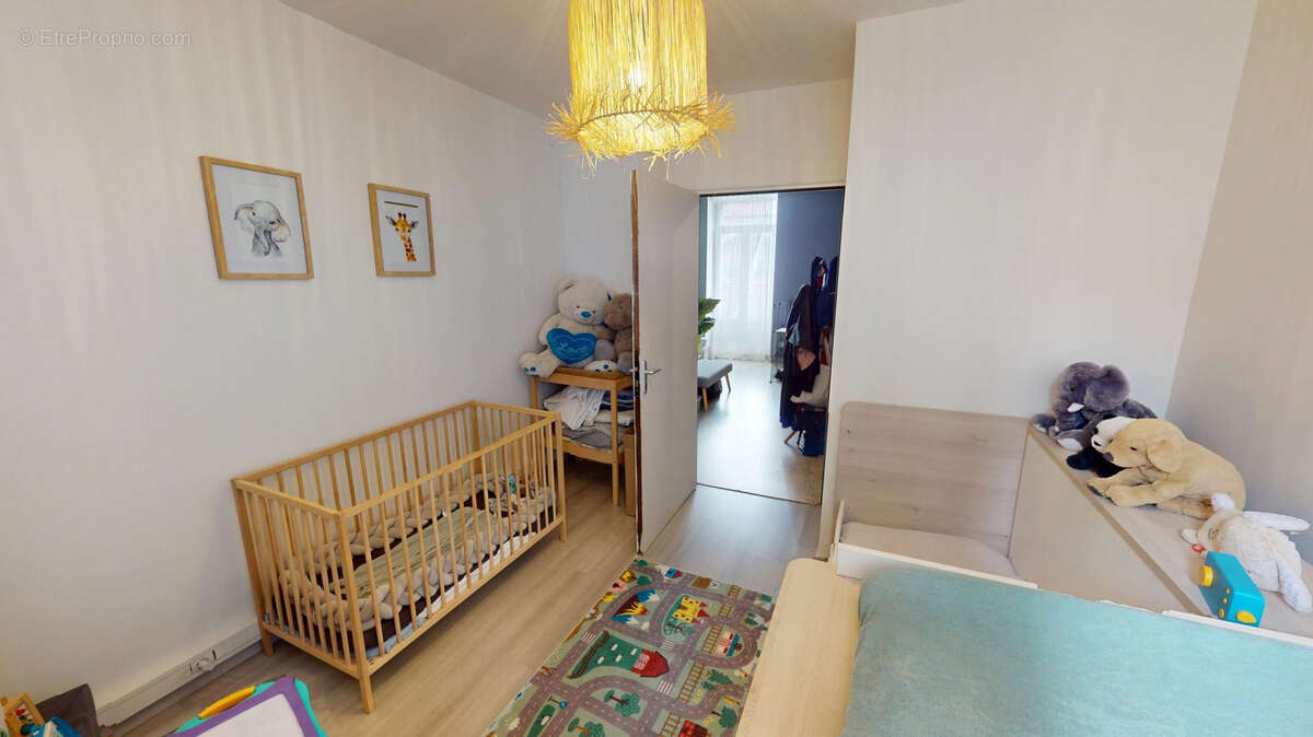 Appartement à LE CHAMBON-FEUGEROLLES