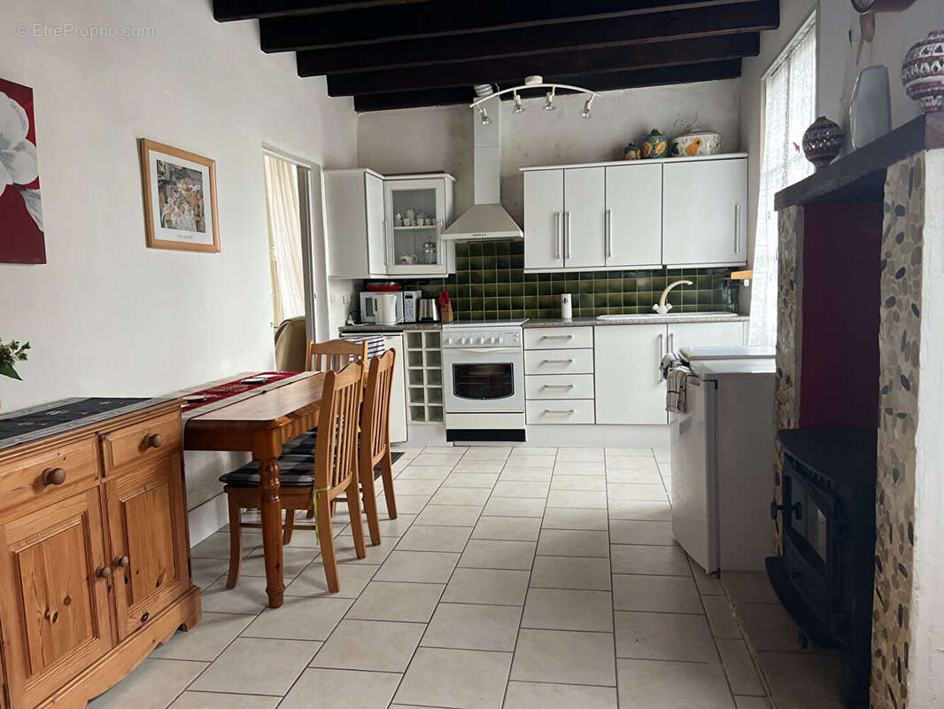 Maison à SAINT-DENIS-DE-GASTINES