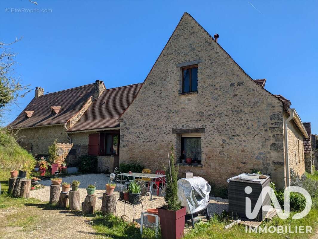 Maison 211 m² à Savignac-De-Miremont  - photo 2