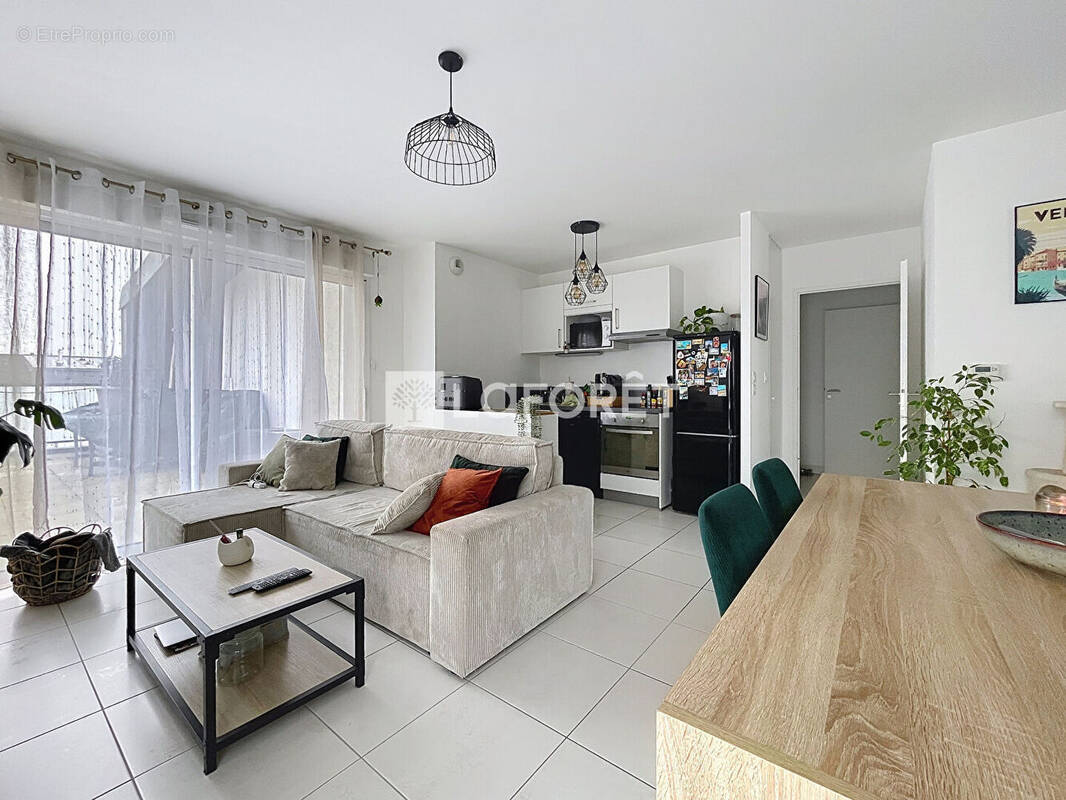 Appartement à SAINT-JEAN-DE-LA-RUELLE