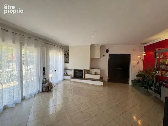 Villa de 240m² en r+1 - photo 4