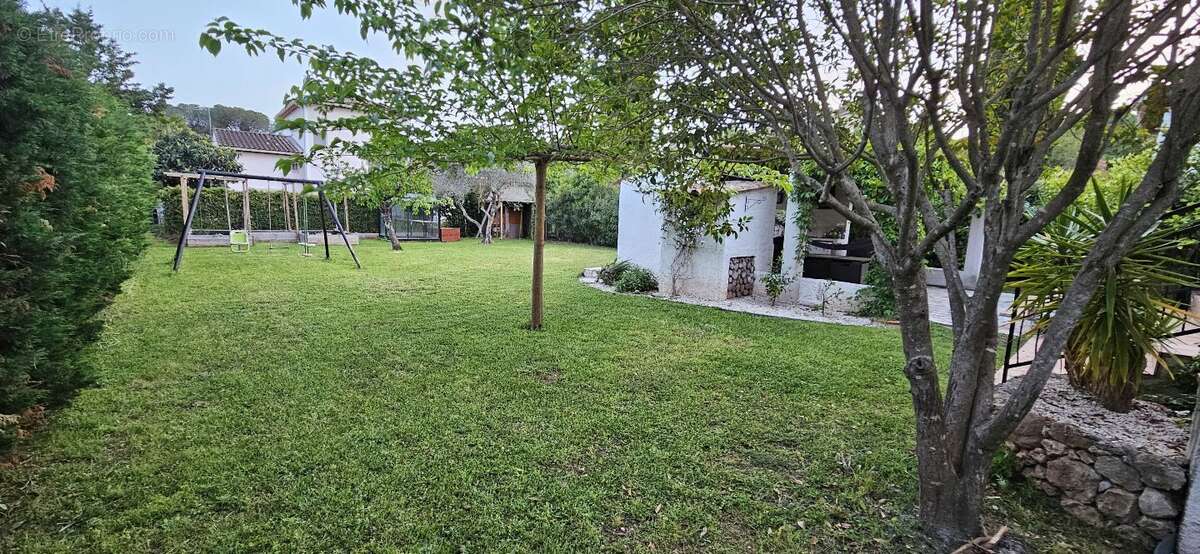 Maison à PUGET-SUR-ARGENS