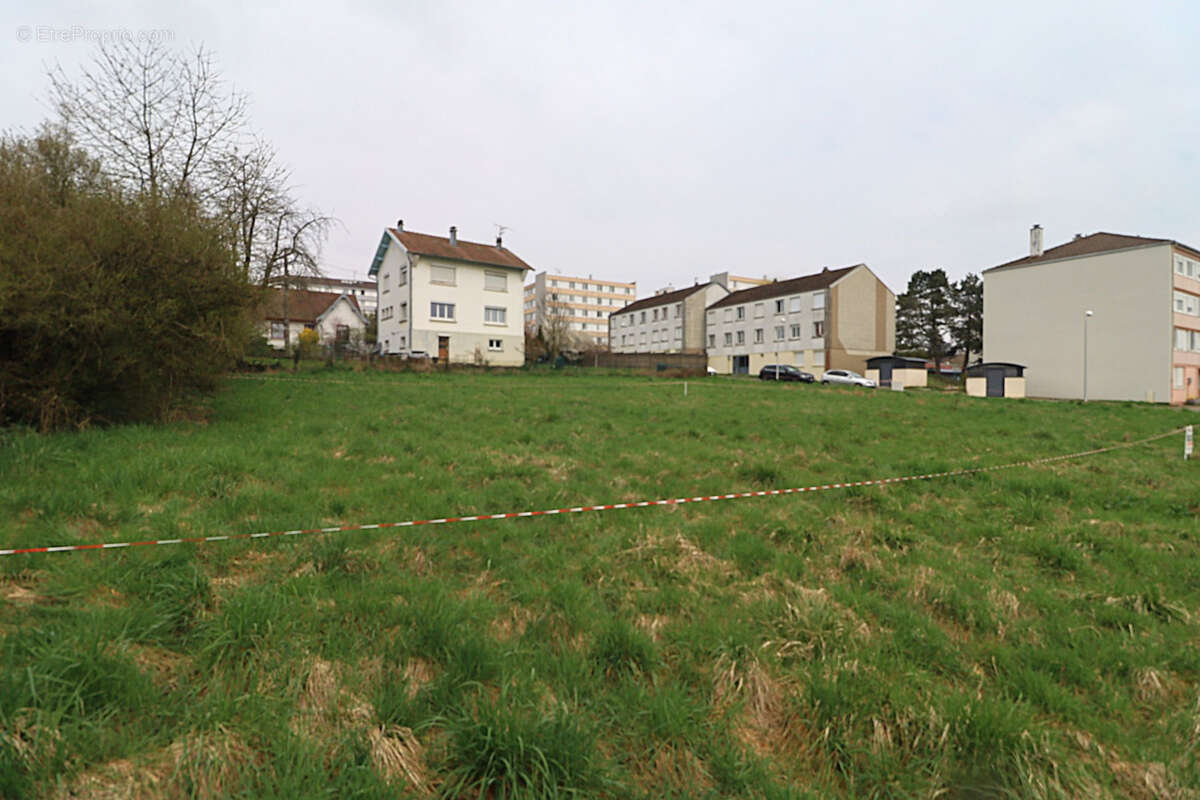 Terrain à HERICOURT