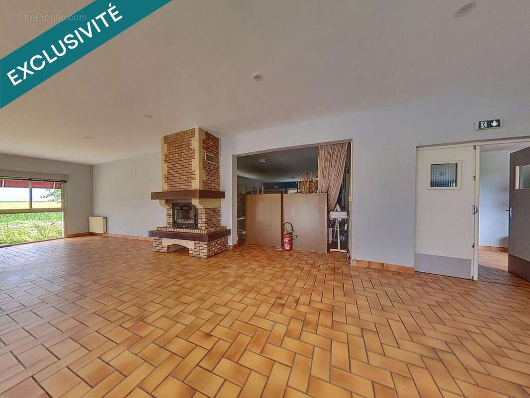 Photo 8 - Commerce à MONTEREAU-FAULT-YONNE