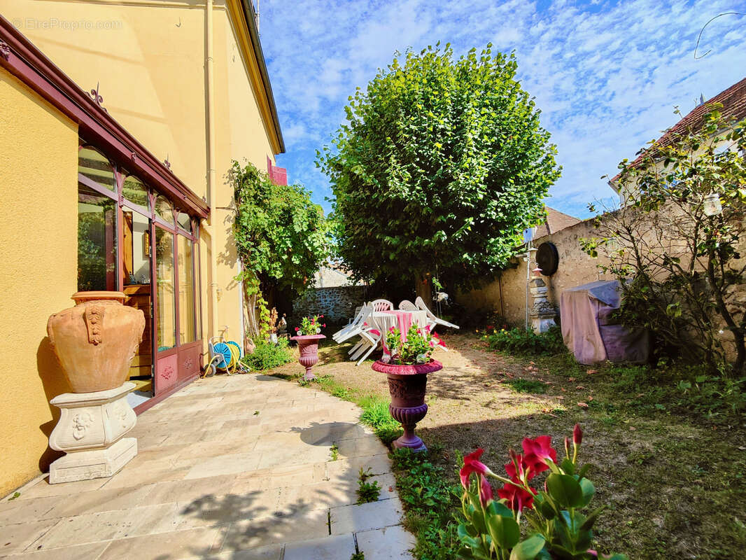 Maison à NEAUPHLE-LE-VIEUX