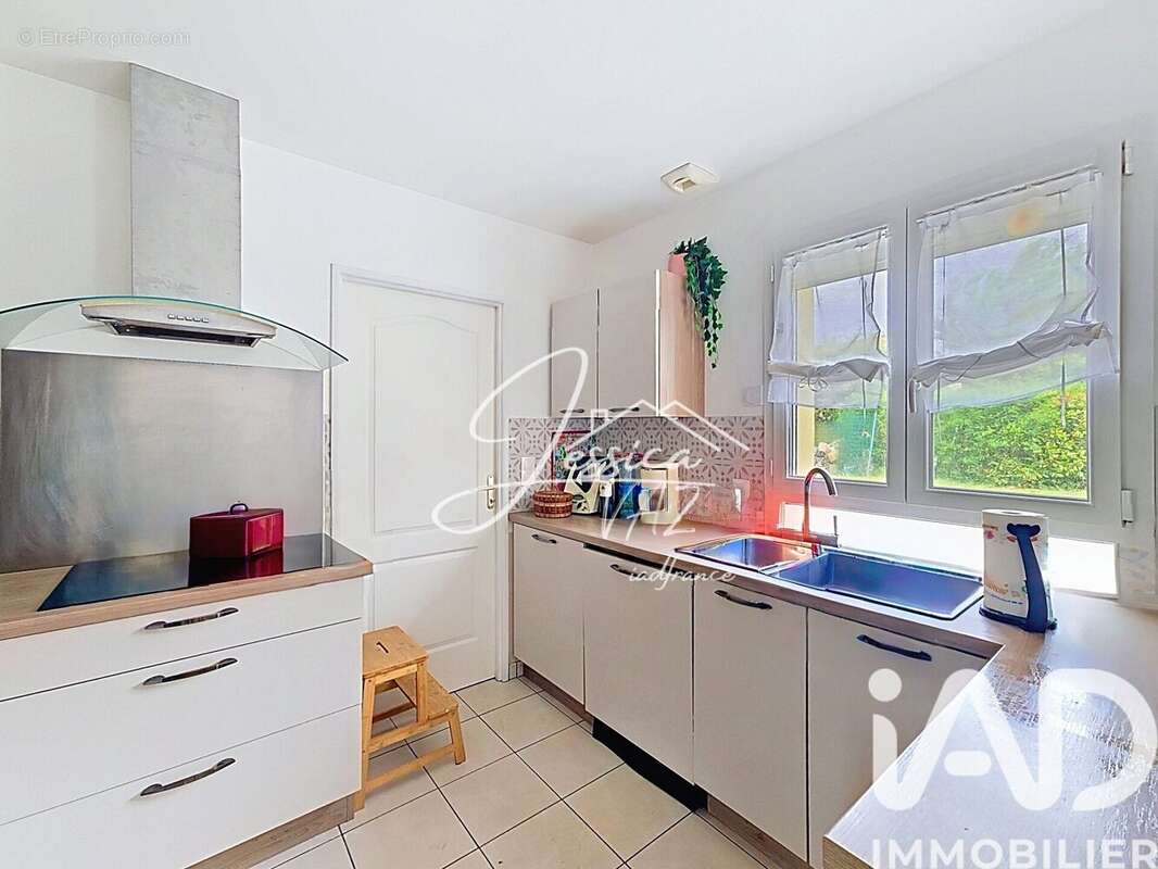 Maison 102 m² à Peroy-Les-Gombries  - photo 8