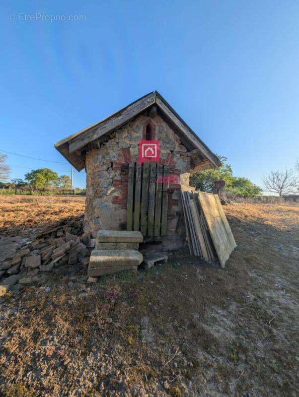 Ensemble de bâtiments anciens à rénover ? Projet de vie ou d'investissement sur 4200 m² - photo 4