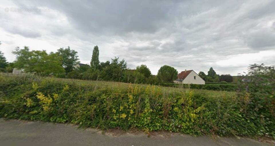 Terrain à AZAY-SUR-CHER