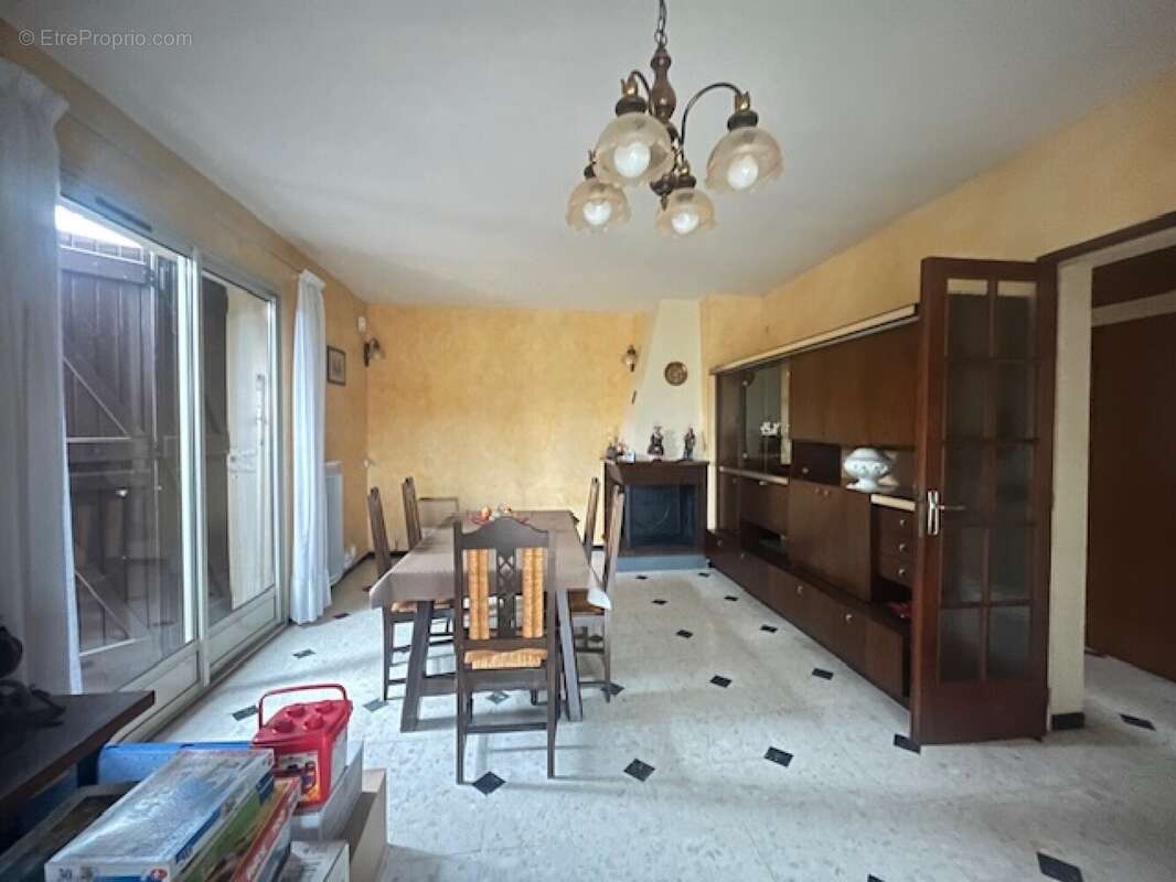 Maison à LA SALVETAT-SAINT-GILLES