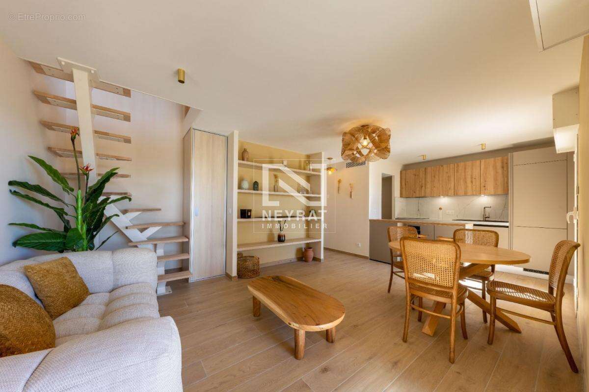 Magnifique t3 en duplex refait a neuf - pieds dans l'eau - photo 5