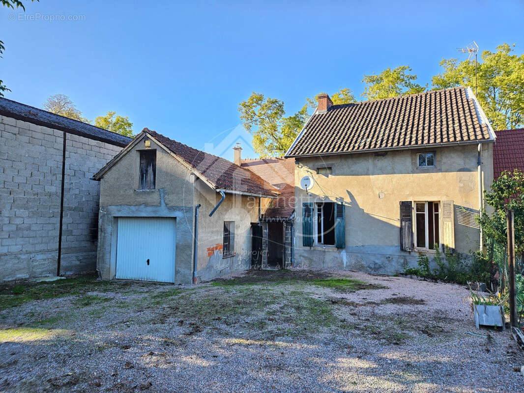Maison à MONTAIGU-LE-BLIN