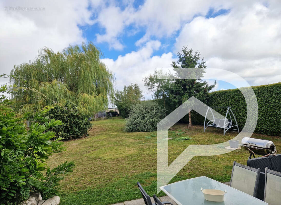 Maison à ESTREES-SAINT-DENIS