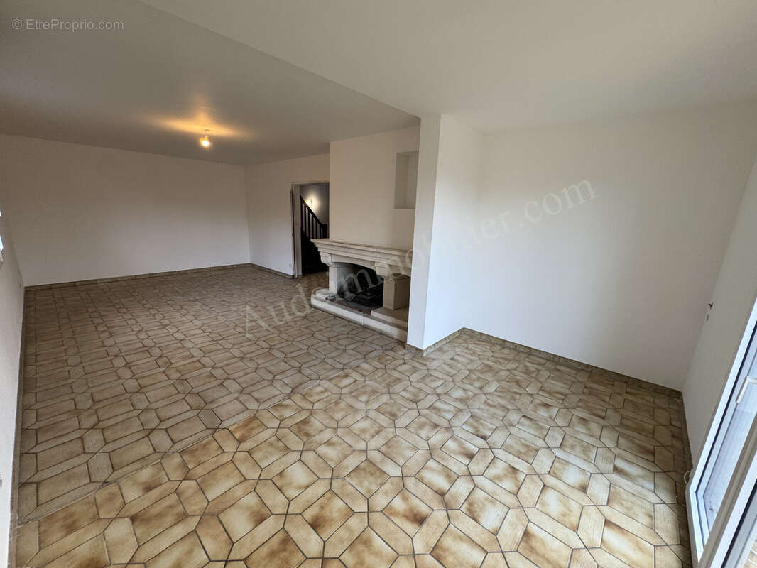 Maison avec garage et jardin - photo 3
