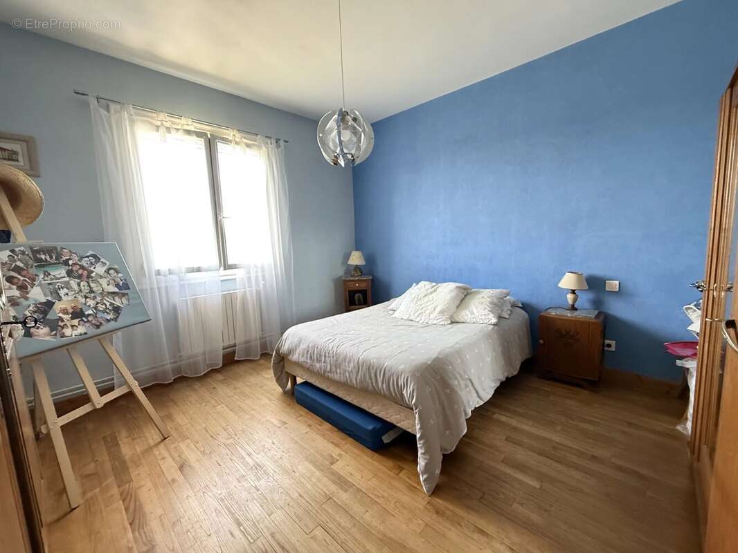 Maison à LA ROCHEBEAUCOURT-ET-ARGENTINE