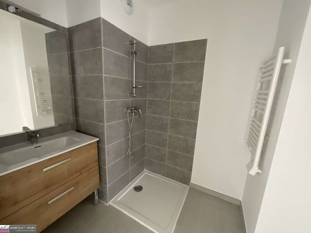 APT T4 offrant 91 m² avec terrasse 15 m² et parking privatif au 3° étage avec ascenseur... - photo 7