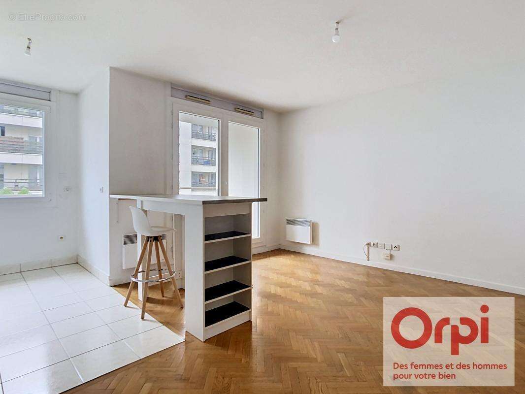 Appartement à ISSY-LES-MOULINEAUX