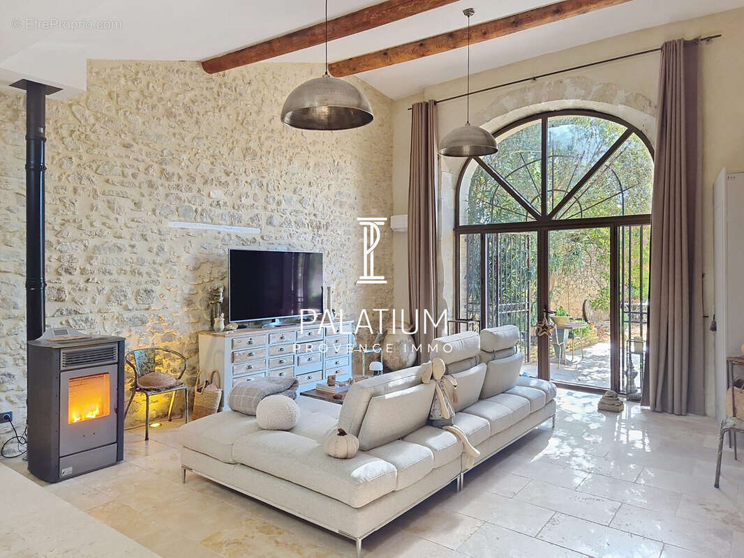 Maison à L'ISLE-SUR-LA-SORGUE