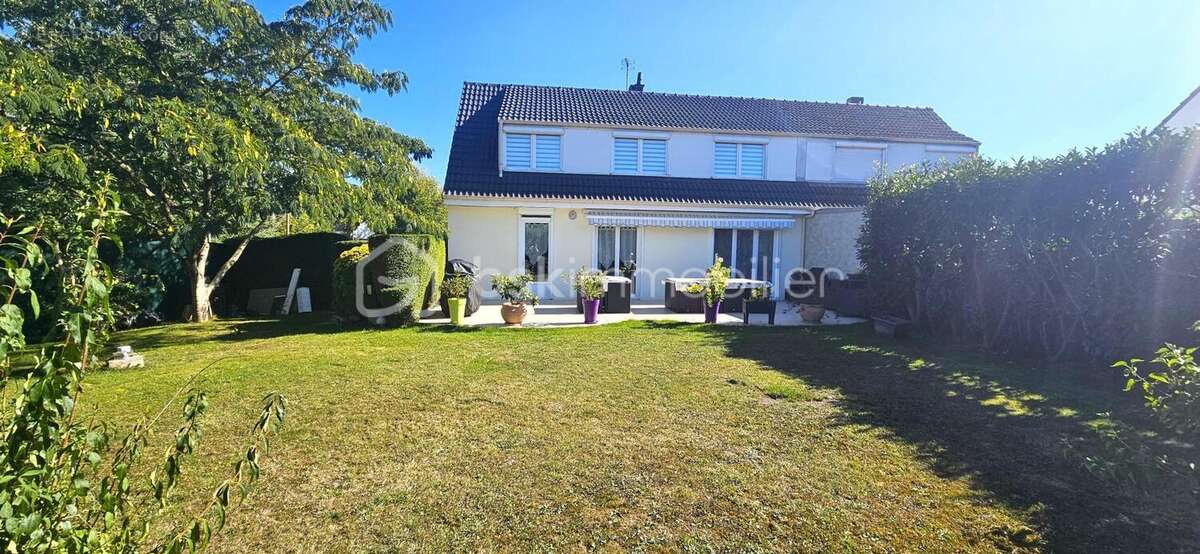 Maison à SAVIGNY-LE-TEMPLE