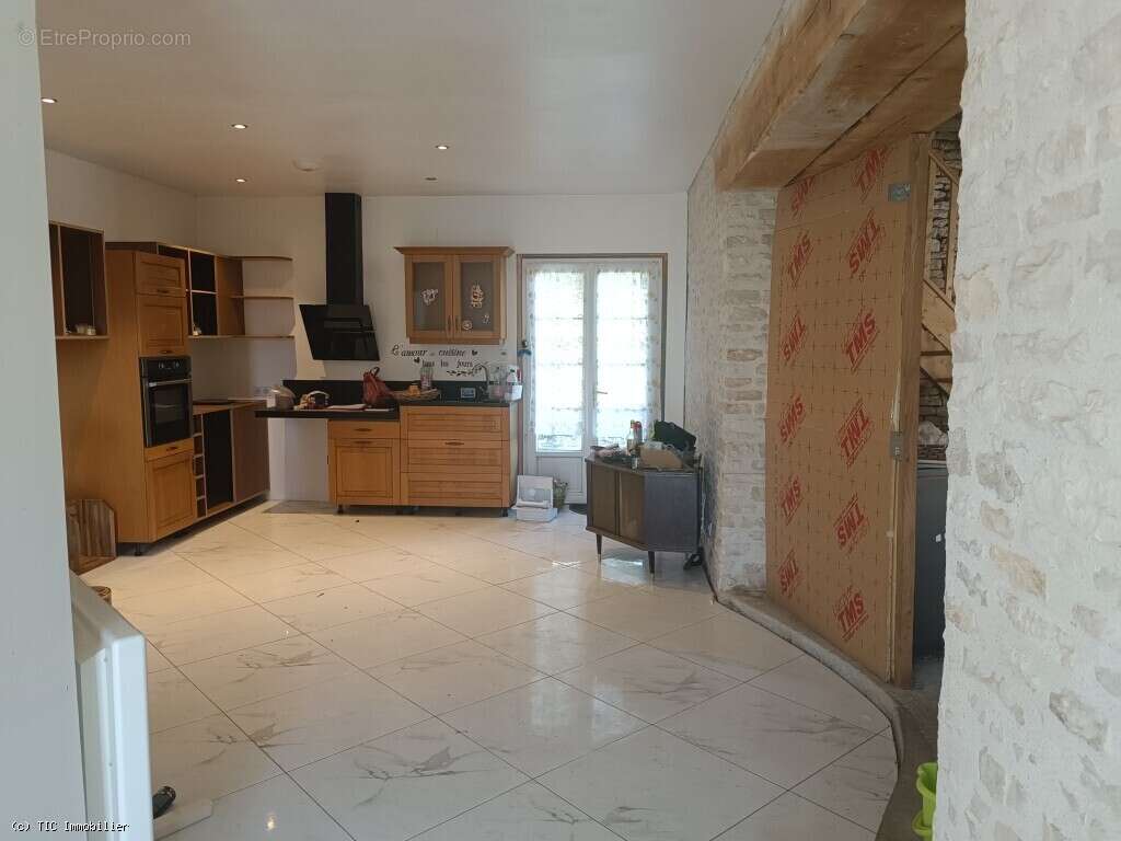 Maison à AUNAC
