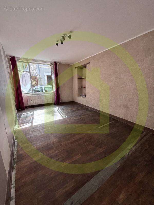 Maison à CHENERAILLES